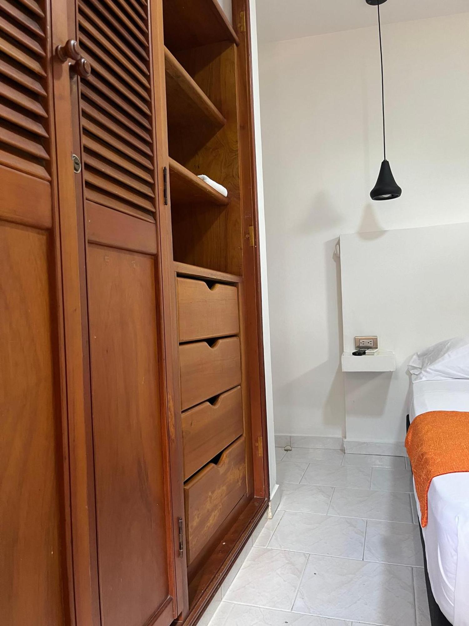 La 10B Vandrarhem Cartagena Exteriör bild